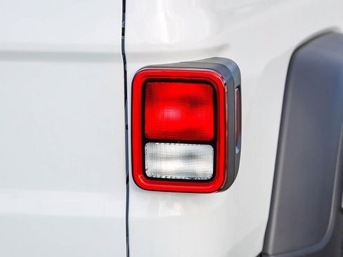 New 2026 Jeep Gladiator Sport AWD/4WD image 10