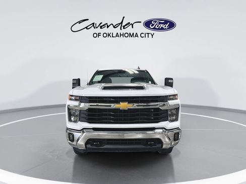 Used 2025 Chevrolet Silverado 2500 LT w/ Convenience Package AWD/4WD image 3