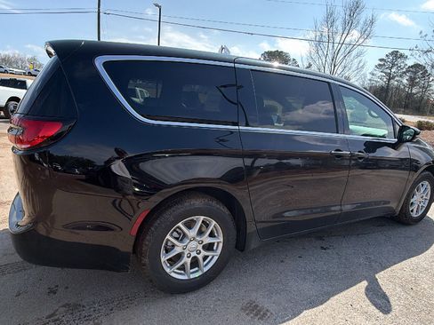 New 2026 Chrysler Pacifica Select image 8