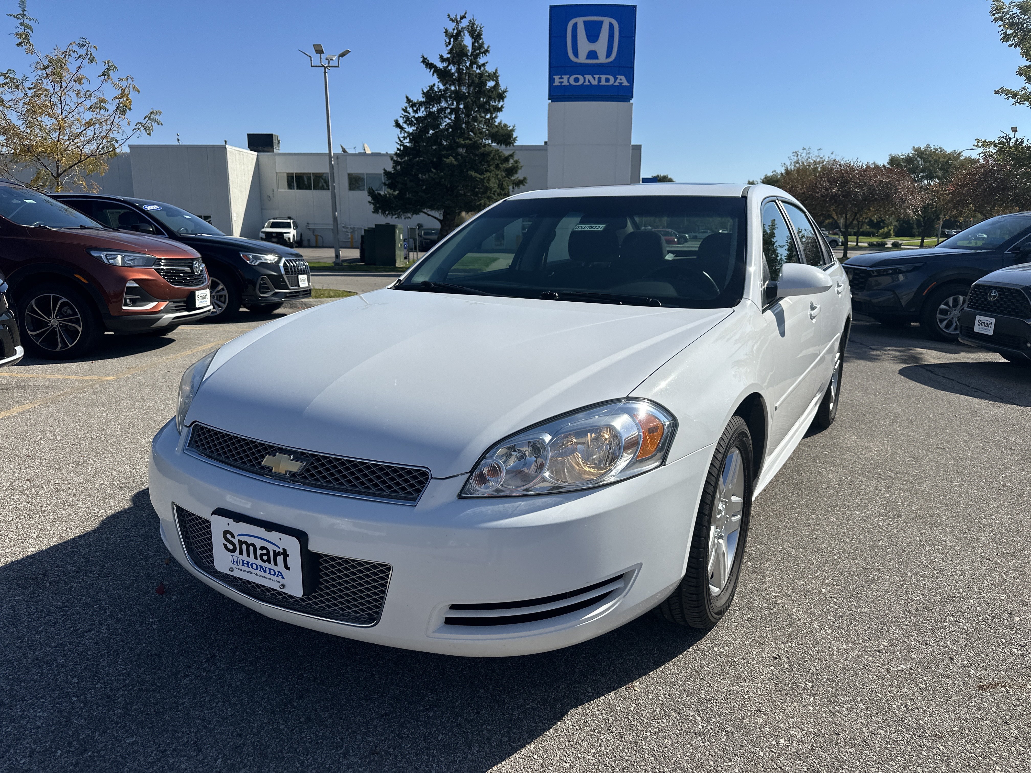 Used 2014 Chevrolet Impala LT w/ LT Sunroof Package FWD image 1