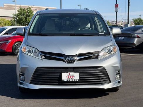 Used 2020 Toyota Sienna LE w/ LE Preferred Package FWD image 10