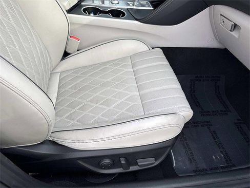 Used 2020 Genesis G70 3.3T w/ Prestige Package image 10