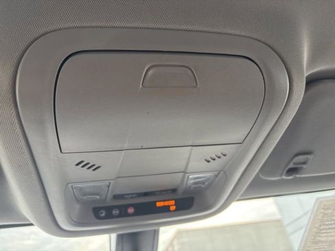 Used 2019 GMC Acadia SLE FWD image 18