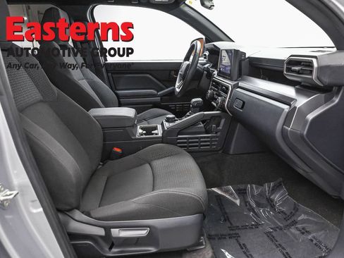 Used 2025 Toyota 4Runner SR5 AWD/4WD image 25