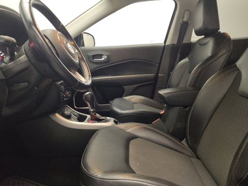 Used 2019 Jeep Compass Latitude w/ Cold Weather Group AWD/4WD image 17