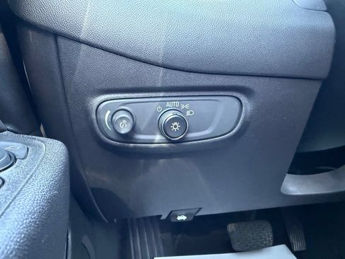 Used 2022 Chevrolet Equinox LT FWD image 24