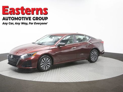Used 2025 Nissan Altima 2.5 SV FWD image 54