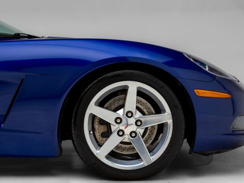 Used 2005 Chevrolet Corvette Coupe w/ Preferred Equipment Group RWD image 38