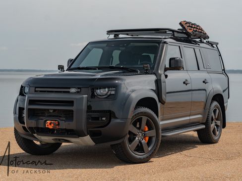 Used 2023 Land Rover Defender 130 SE AWD/4WD image 4