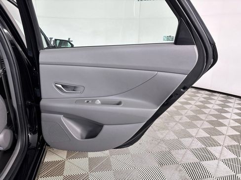 Used 2025 Hyundai Elantra SEL FWD image 27