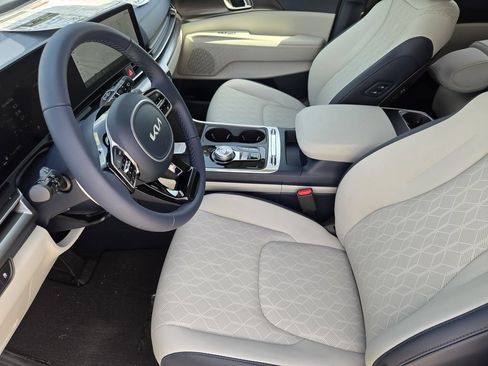 New 2026 Kia Carnival SX w/ SX Dark Edition Package FWD image 9