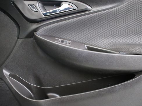 Used 2017 Chevrolet Malibu LT image 34