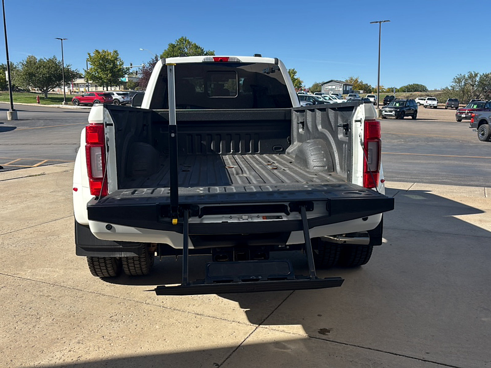 Used 2022 Ford F450 Platinum w/ Camper Package AWD/4WD image 7