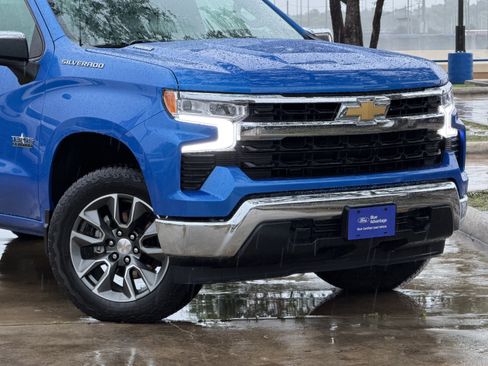 Used 2025 Chevrolet Silverado 1500 LT AWD/4WD image 2