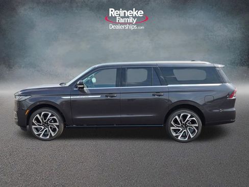 New 2026 Lincoln Navigator L Reserve AWD/4WD image 9