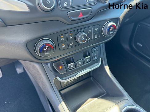 Used 2021 GMC Terrain SLT w/ Infotainment Package II image 23