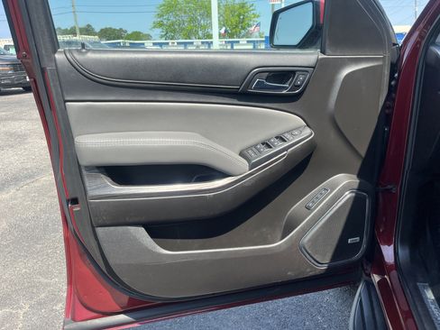 Used 2017 Chevrolet Suburban LT w/ Luxury Package image 12