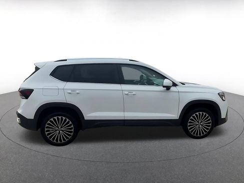 Used 2026 Volkswagen Taos SE FWD image 16