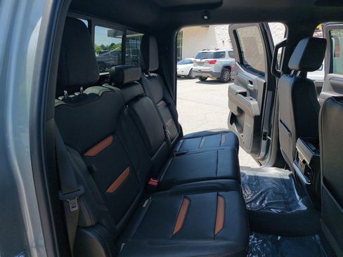Used 2024 GMC Sierra 1500 AT4 w/ Technology Package AWD/4WD image 12