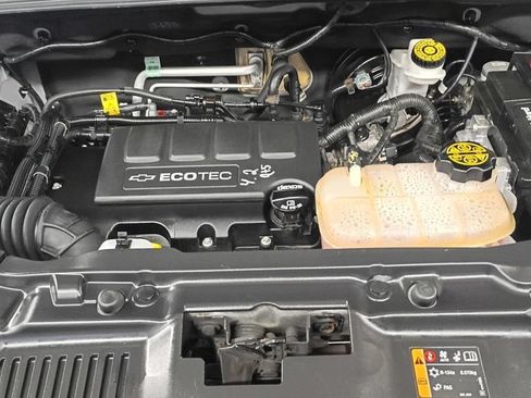 Used 2018 Chevrolet Trax LT w/ LT Convenience Package AWD/4WD image 11