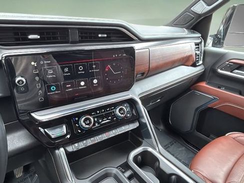 Used 2024 GMC Sierra 2500 Denali Ultimate image 25