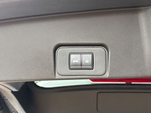 Used 2025 Nissan Rogue SV image 23