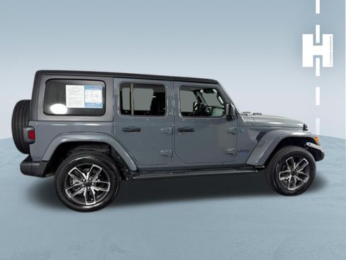 Used 2024 Jeep Wrangler Unlimited w/ Convenience Group AWD/4WD image 4