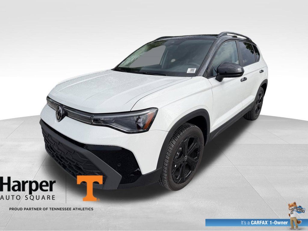 Used 2025 Volkswagen Taos SE AWD/4WD image 1