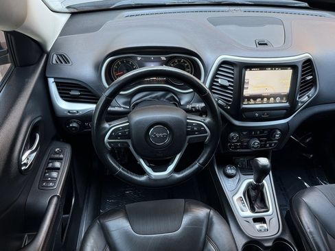 Used 2017 Jeep Cherokee Trailhawk w/ Comfort & Convenience Group image 28