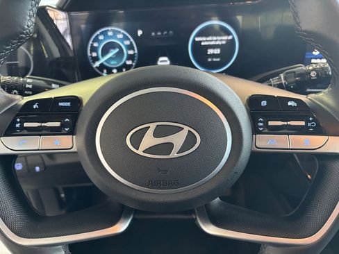 Used 2025 Hyundai Elantra Limited image 29