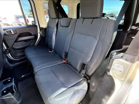 Used 2018 Jeep Wrangler Unlimited Sahara image 20