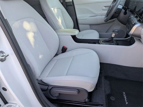 Certified 2025 Hyundai Kona SEL image 18