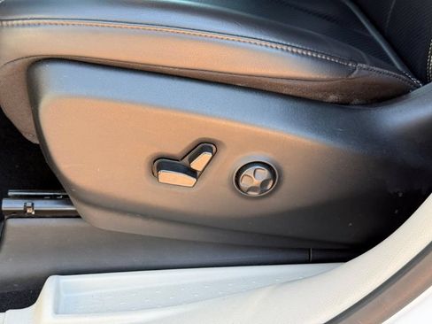 Used 2023 Chrysler Pacifica Touring-L FWD image 14