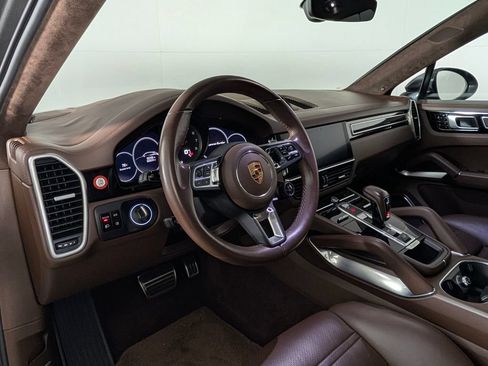 Used 2020 Porsche Cayenne Turbo AWD/4WD image 4