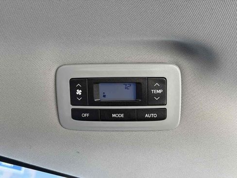 Used 2016 Toyota Sienna L FWD image 23