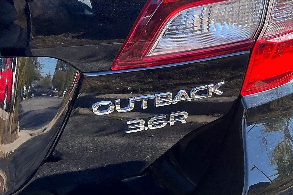Used 2018 Subaru Outback 3.6R Limited AWD/4WD image 37