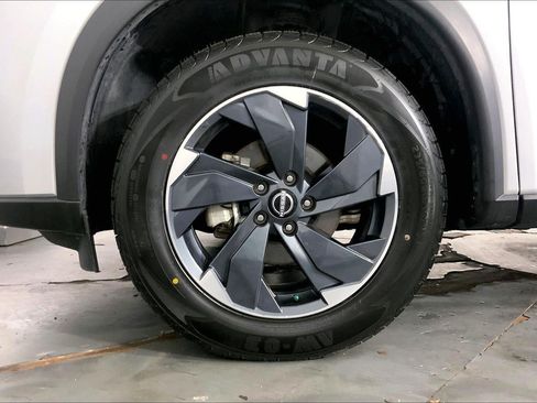 Used 2025 Nissan Rogue SV AWD/4WD image 9