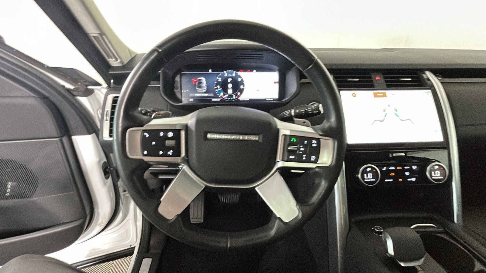 Used 2024 Land Rover Discovery S AWD/4WD image 15