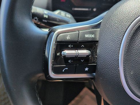 Used 2025 Kia Carnival FWD image 16