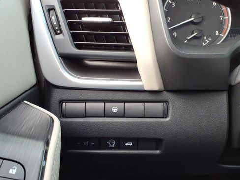 Used 2024 Nissan Rogue SV w/ SV Premium Package image 25