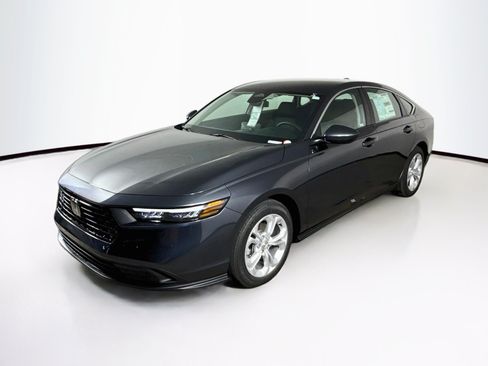 Used 2025 Honda Accord LX image 4