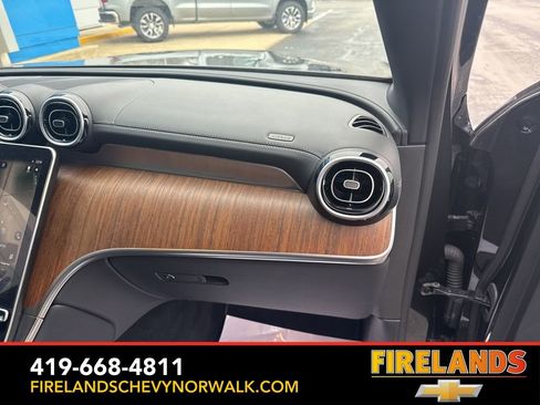 Used 2023 Mercedes-Benz GLC 300 4MATIC image 25