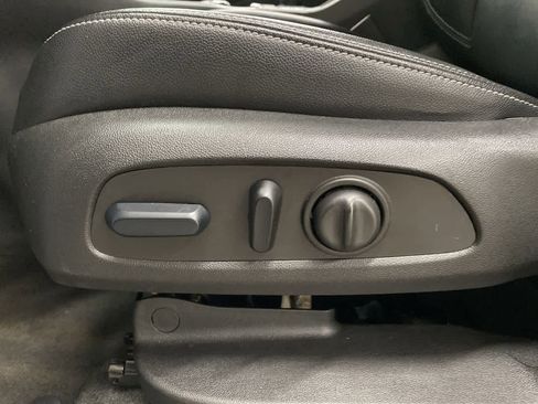 Used 2024 GMC Terrain SLT image 14