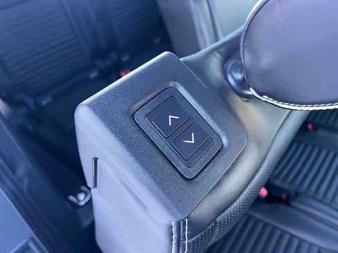 Used 2018 Land Rover Discovery HSE Luxury image 15