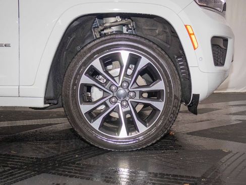 Used 2022 Jeep Grand Cherokee Overland w/ Luxury Tech Group IV image 6