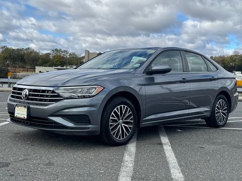 Used 2021 Volkswagen Jetta SE image 3