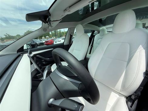 Used 2023 Tesla Model 3 Standard Range RWD image 9
