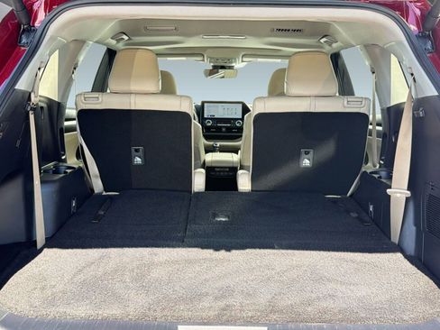 Used 2024 Toyota Highlander XLE image 27