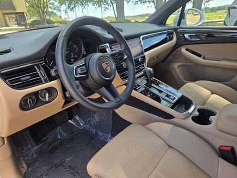 Used 2025 Porsche Macan Turbo image 15