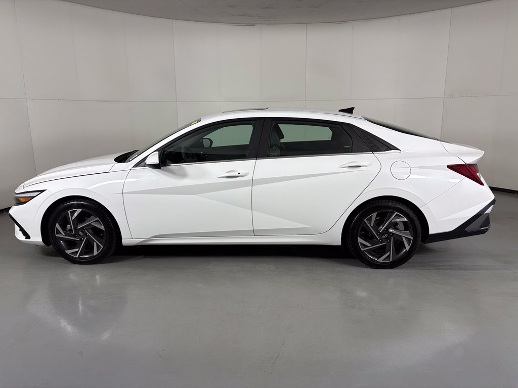 Used 2024 Hyundai Elantra SEL w/ Convenience Package FWD image 5